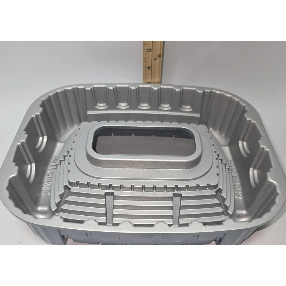 Nordic Ware Stadium Bundt Pan Silver Cast Aluminum 9 Cup Game Day Baking Mold